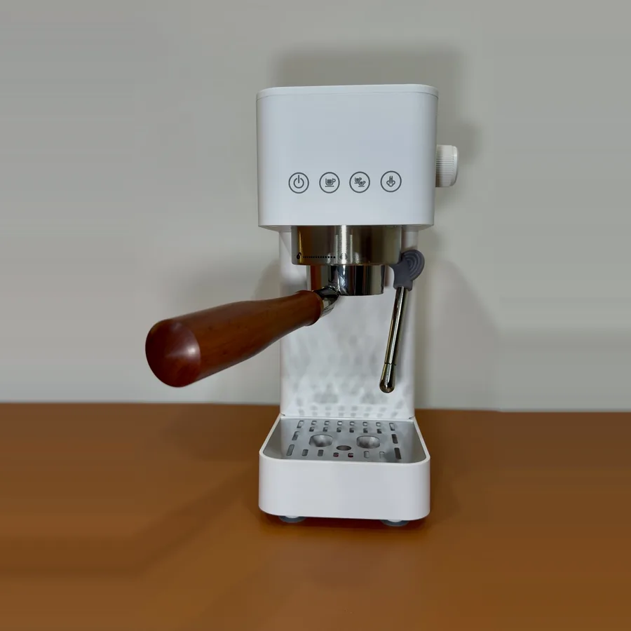 Cafetera de espresso AMZCHEF blanca y compacta, con su vaporizador de leche.